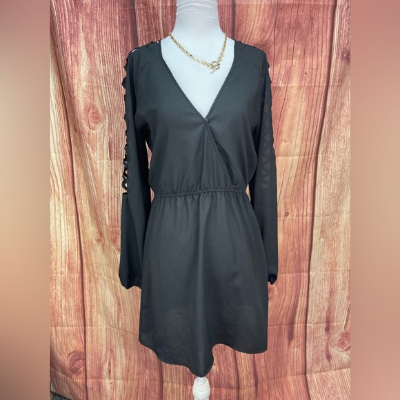 Charlotte Russe black cut out long sleeve surplice mini dress women’s size M - Picture 3 of 15